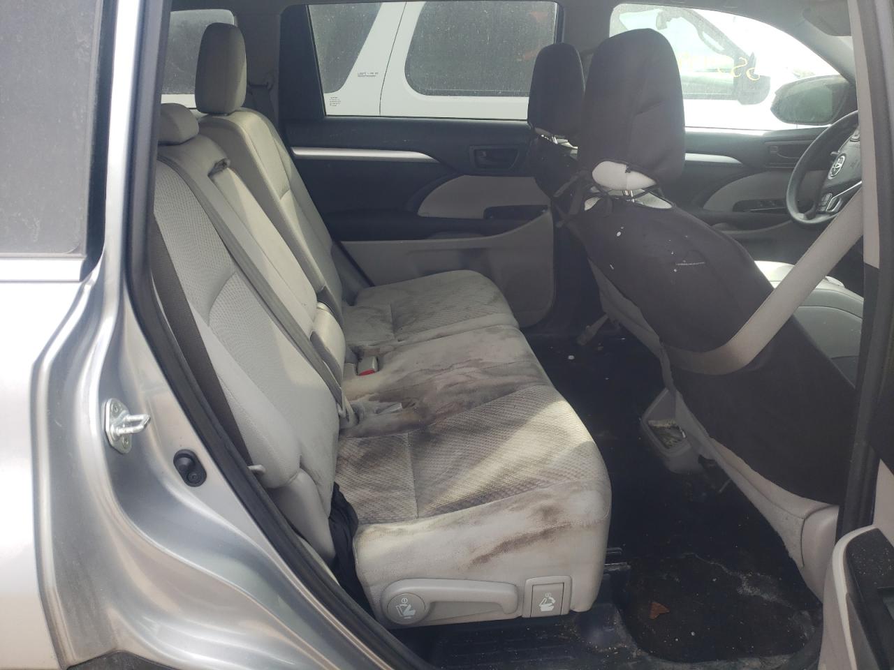 Photo 6 from auction – 2016 TOYOTA HIGHLANDER with VIN 5TDBKRFH6GS334223