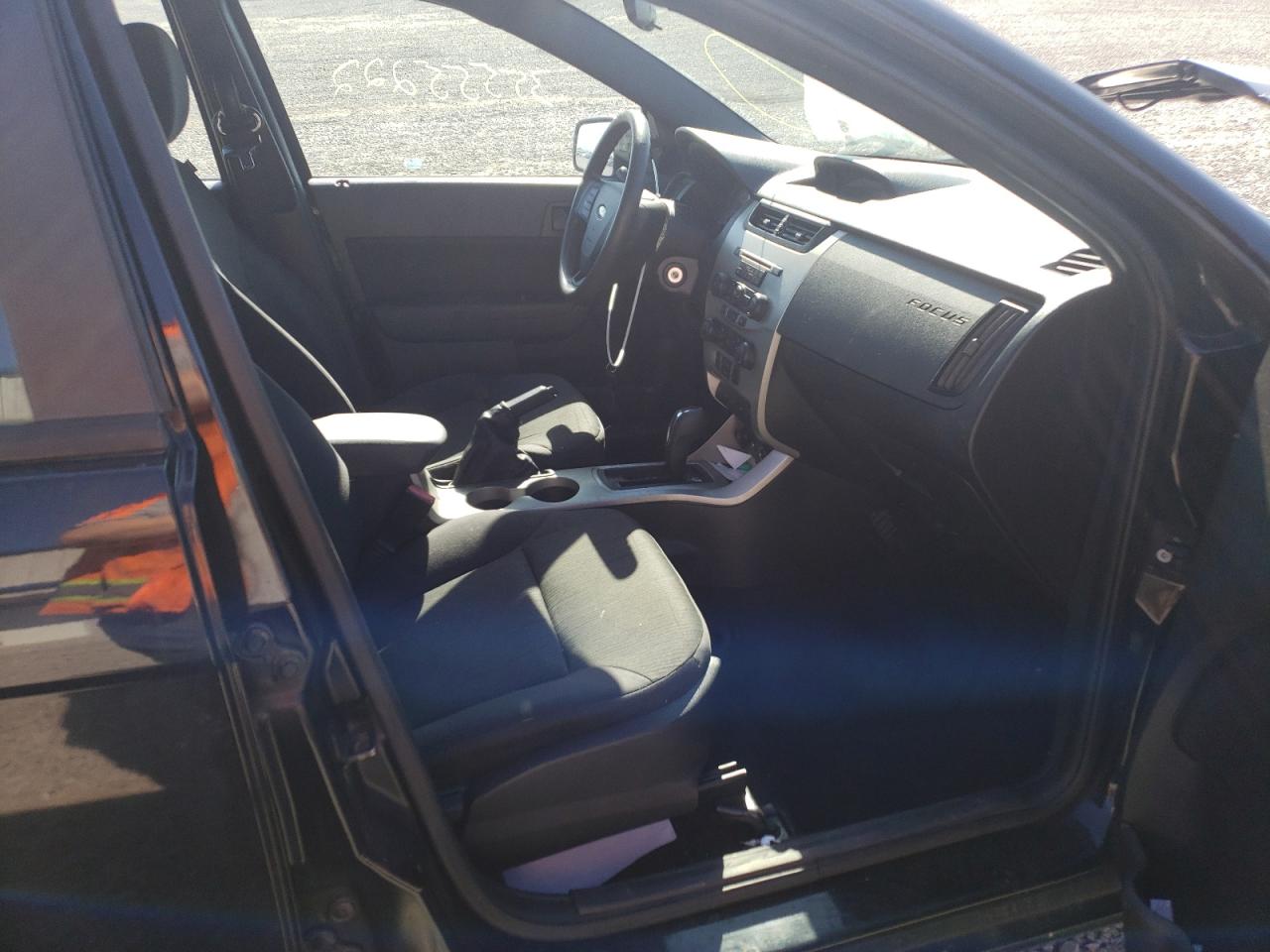 Photo 5 from auction – 2011 FORD FOCUS SE with VIN 1FAHP3FN2BW195091