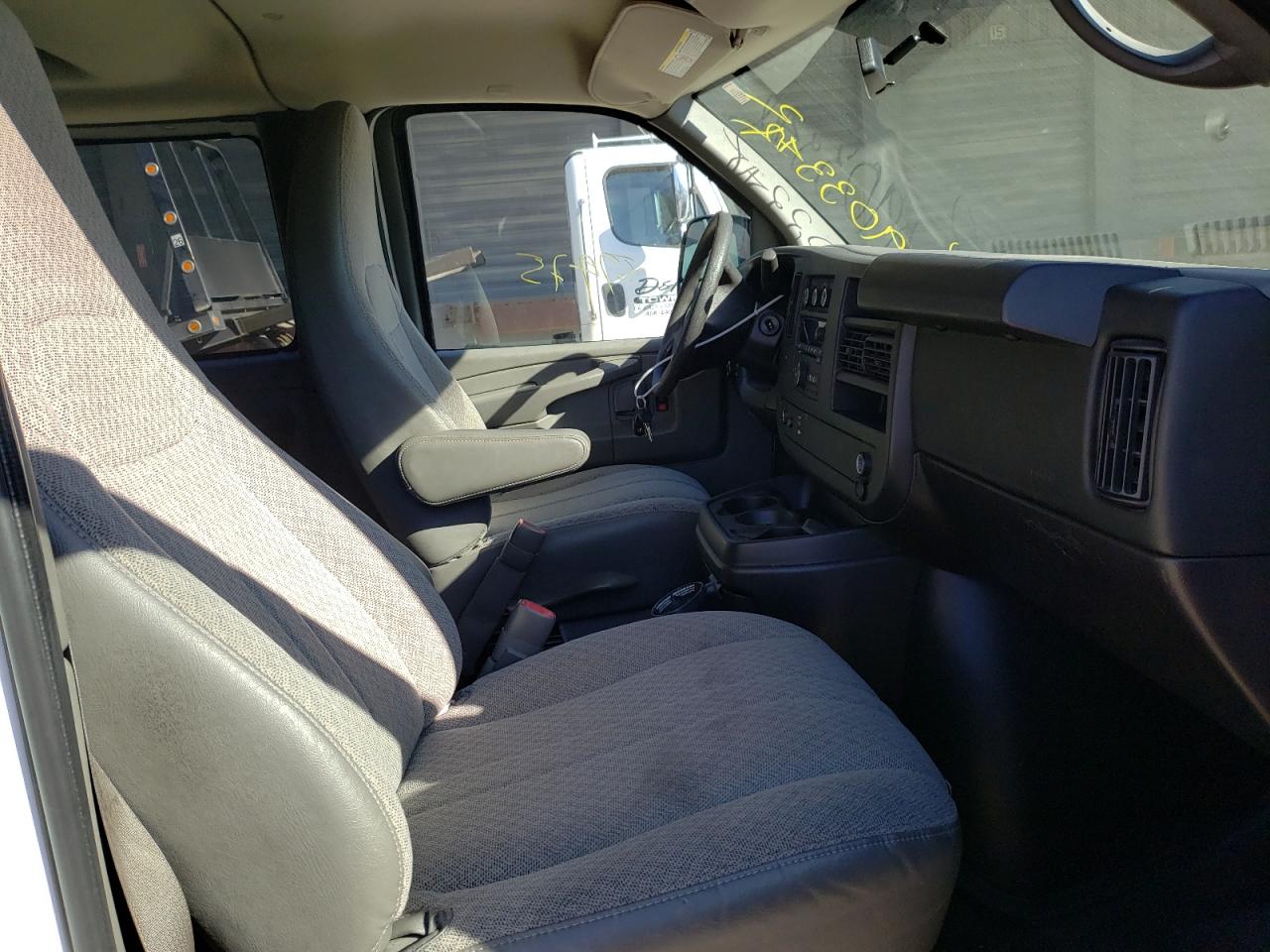 Photo 5 from auction – 2011 CHEVROLET EXPRESS G3 with VIN 1GAZGYFG2B1183283