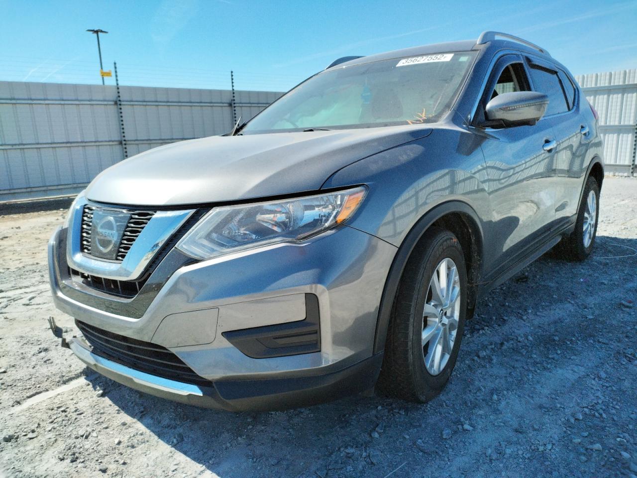Photo 2 from auction – 2017 NISSAN ROGUE S with VIN 5N1AT2MT5HC885135