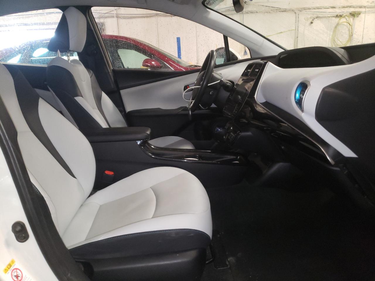 Photo 5 from auction – 2016 TOYOTA PRIUS with VIN JTDKARFU3G3028906
