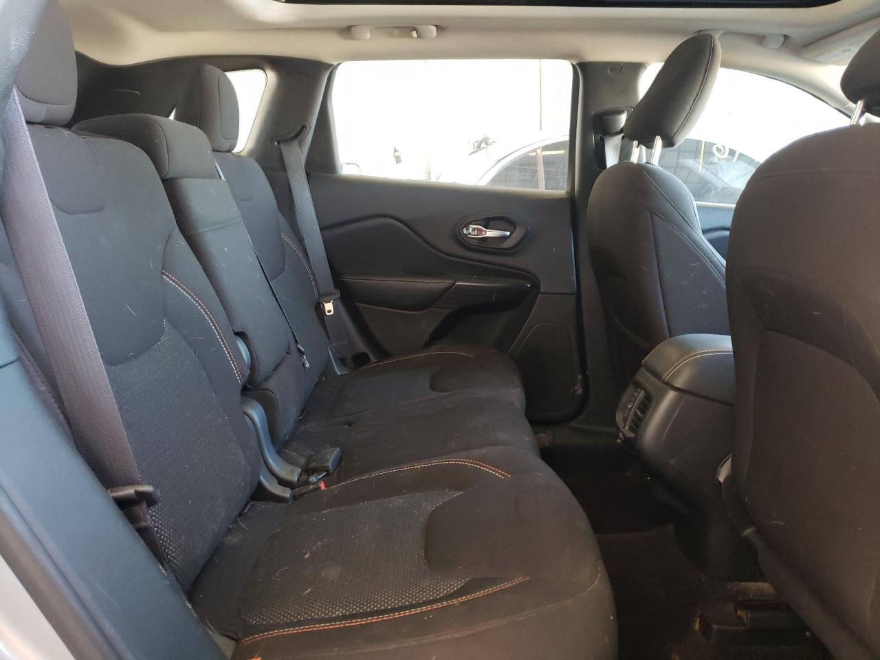 Photo 6 from auction – 2017 JEEP CHEROKEE L with VIN 1C4PJLCB6HW510310