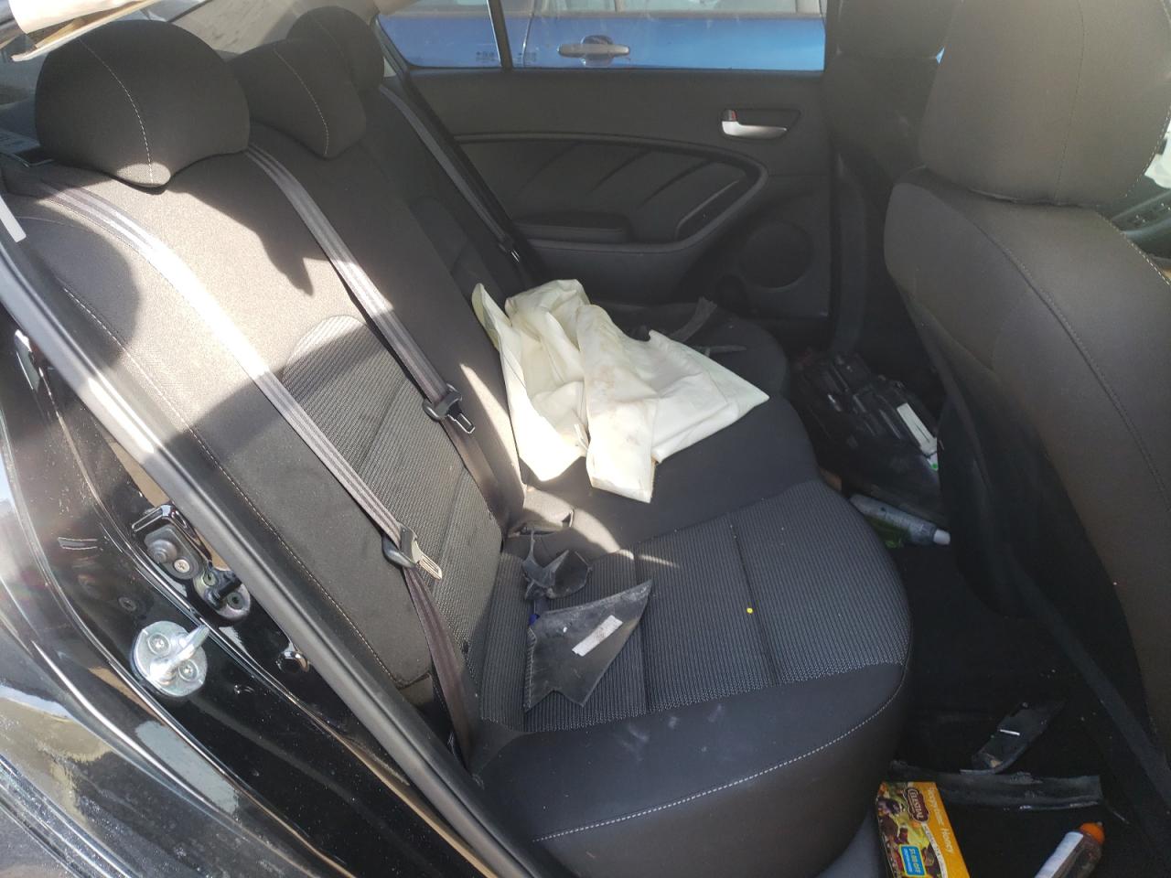 Photo 6 from auction – 2017 KIA FORTE LX with VIN 3KPFK4A76HE135901