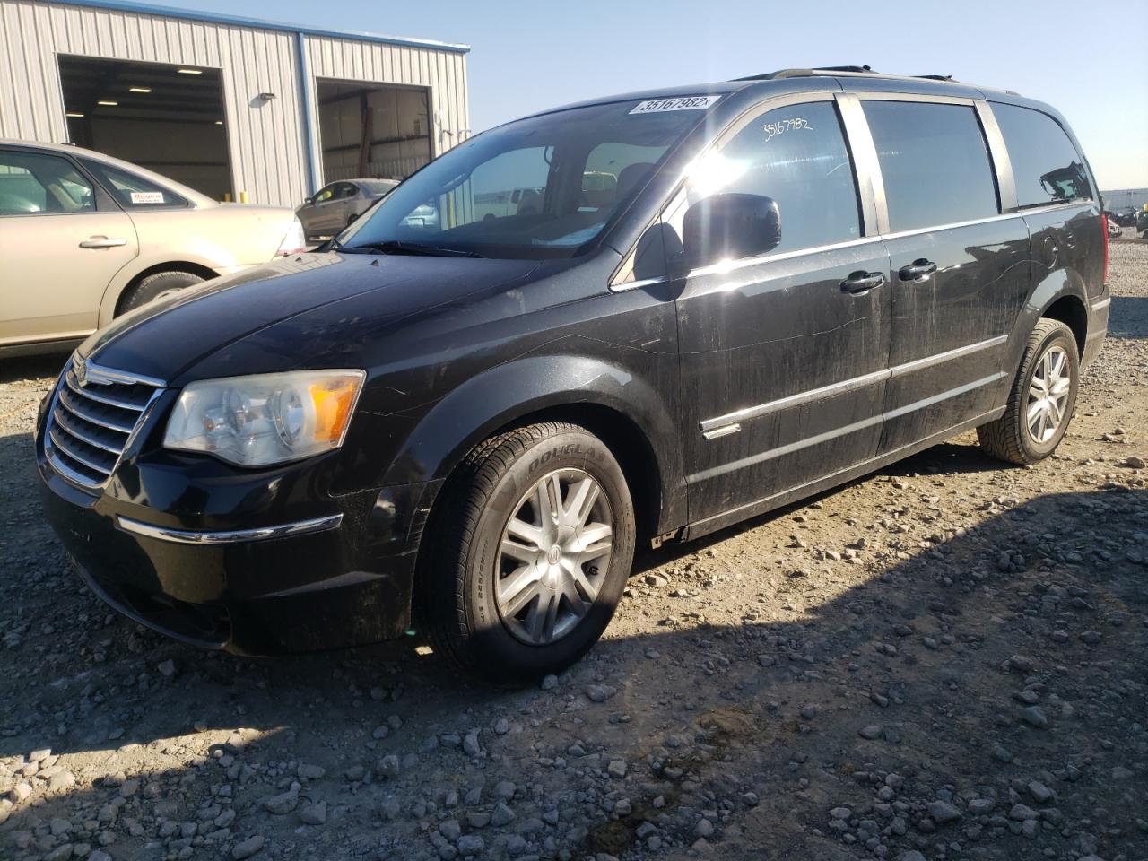 Photo 2 from auction – 2010 CHRYSLER TOWN & COU with VIN 2A4RR5D10AR286110