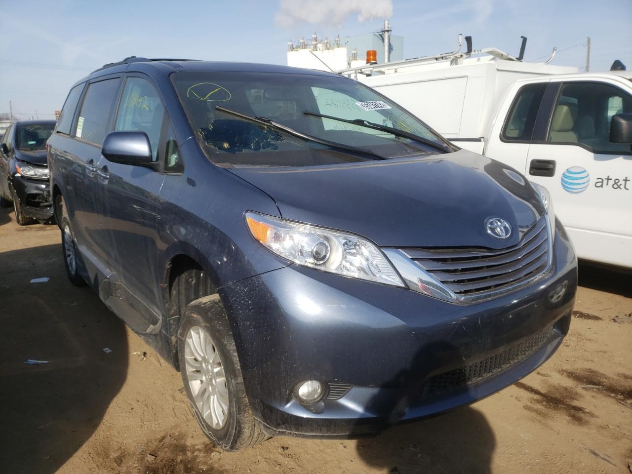 TOYOTA SIENNA XLE 2017 with VIN 5TDYZ3DC0HS868412 - Photo from auction