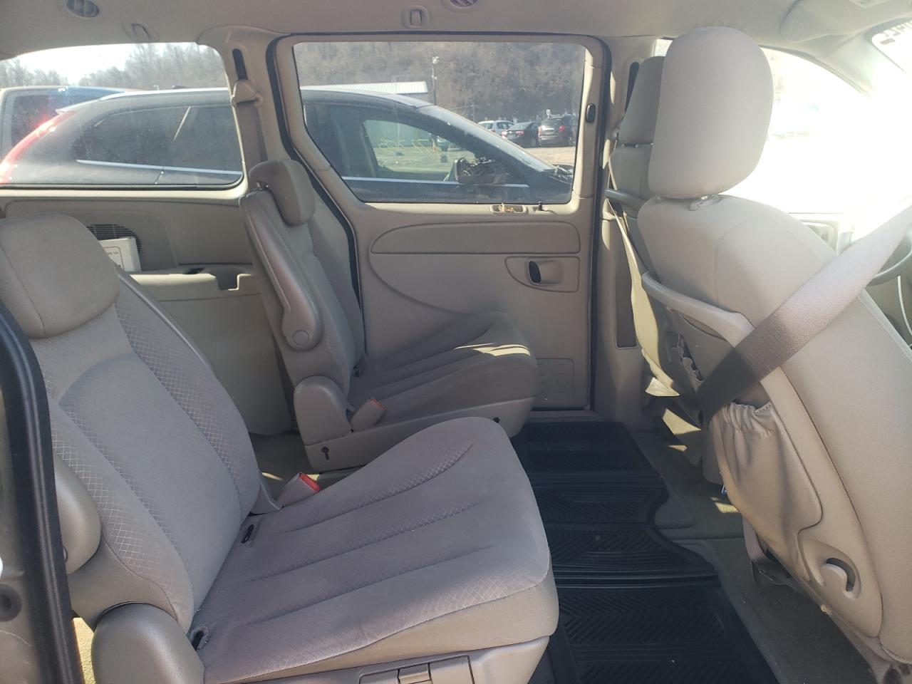 Photo 6 from auction – 2007 CHRYSLER TOWN & COU with VIN 2A4GP44R97R341725