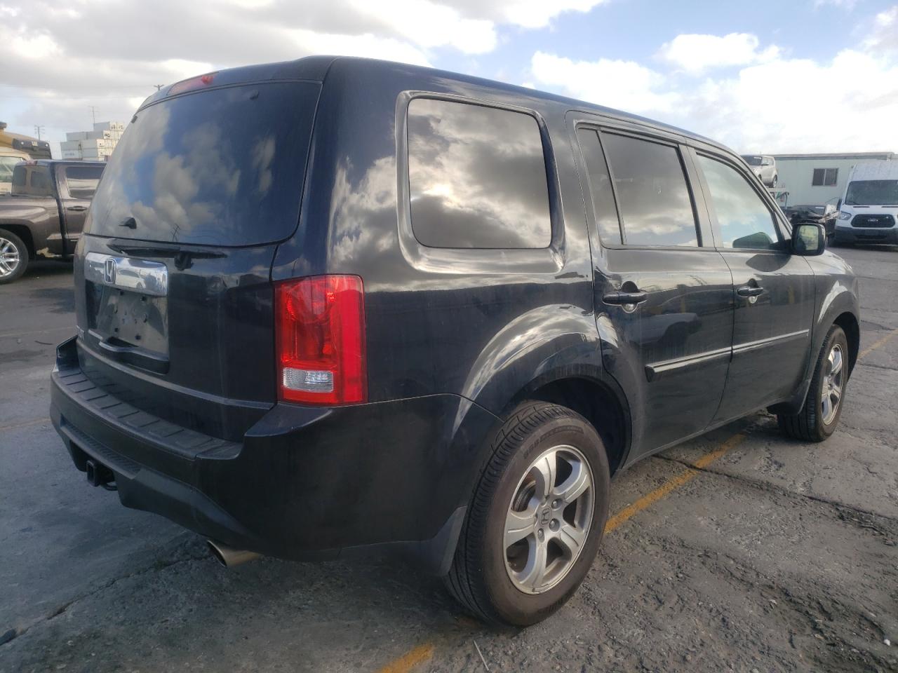 Photo 4 from auction – 2015 HONDA PILOT EXL with VIN 5FNYF3H64FB016238