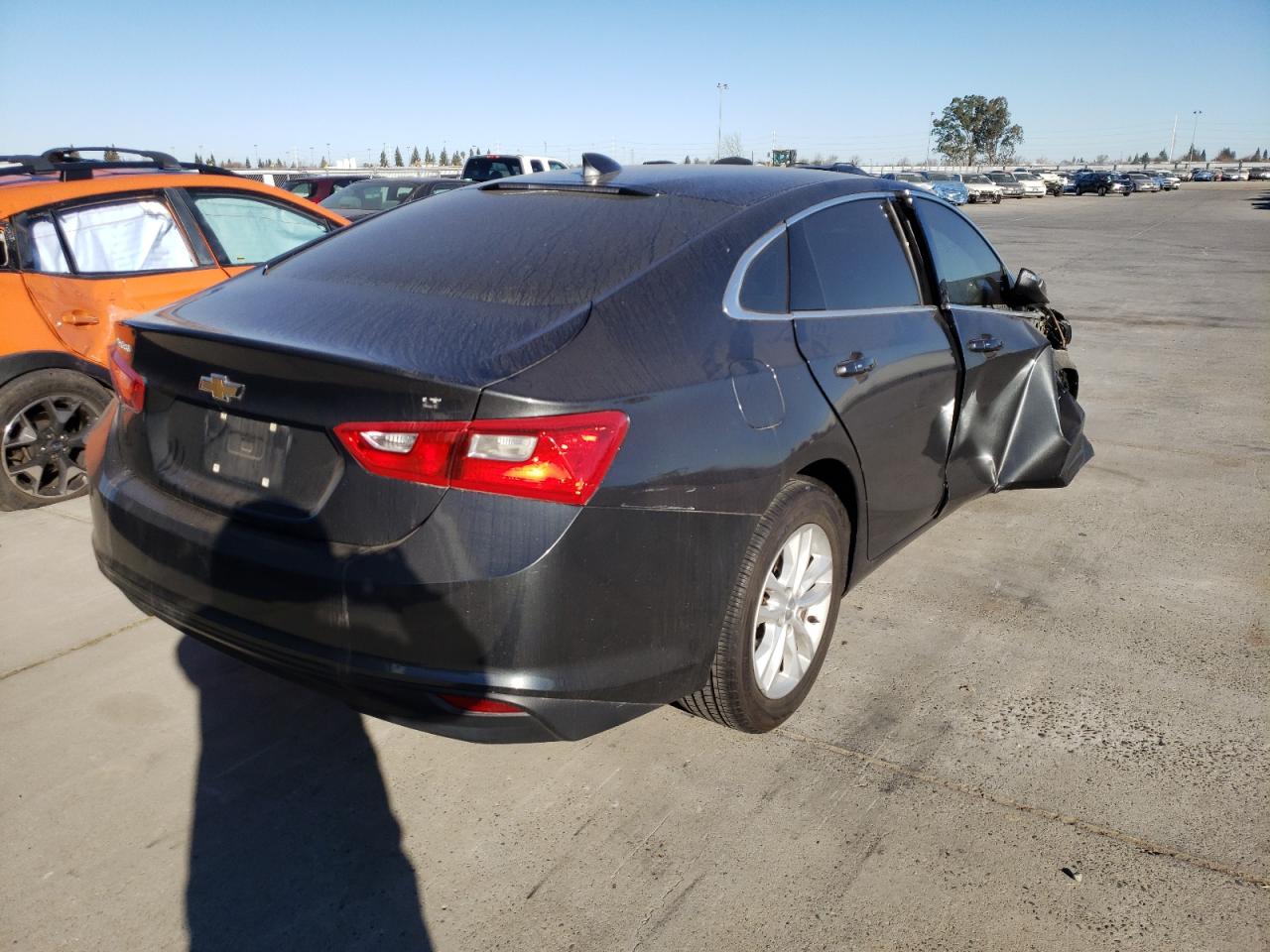 Photo 4 from auction – 2018 CHEVROLET MALIBU LT with VIN 1G1ZD5ST2JF176782