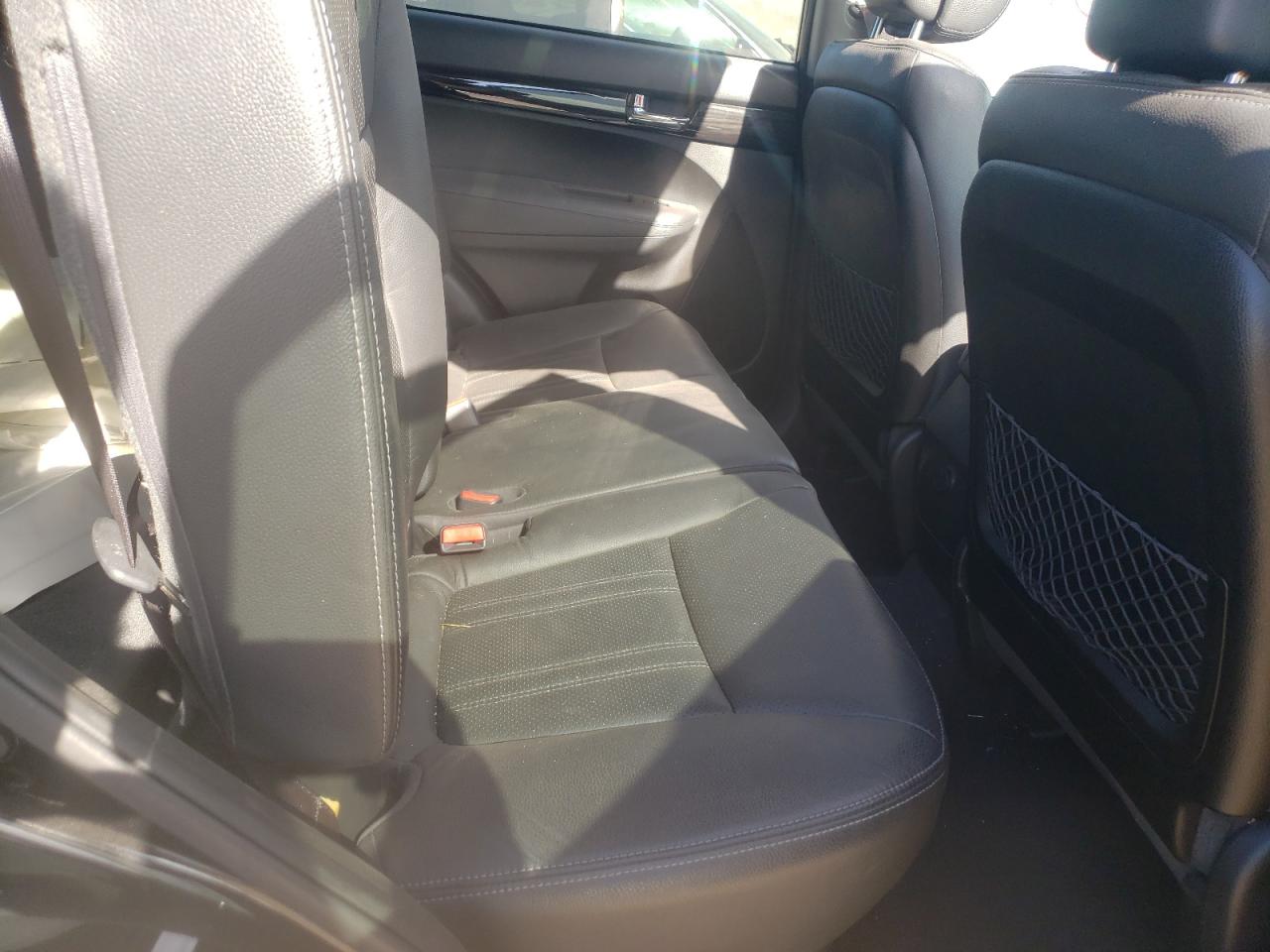Photo 6 from auction – 2012 KIA SORENTO SX with VIN 5XYKWDA24CG262004