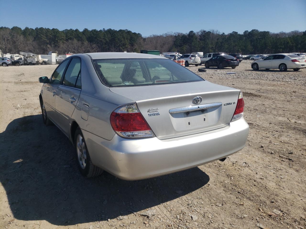 Photo 3 from auction – 2005 TOYOTA CAMRY LE with VIN 4T1BE32K85U072831