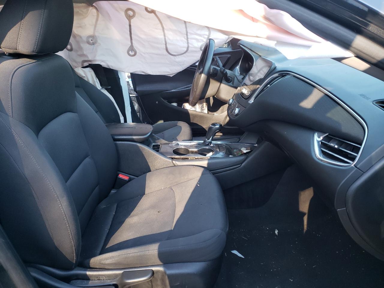 Photo 5 from auction – 2018 CHEVROLET MALIBU LT with VIN 1G1ZD5ST8JF144130