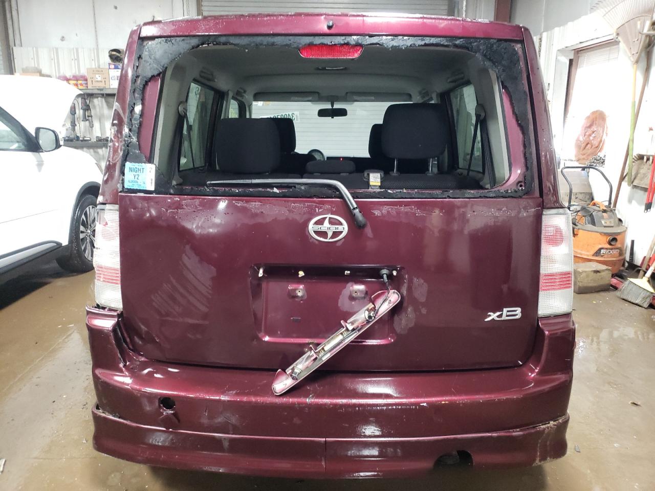 Photo 9 from auction – 2005 TOYOTA SCION XB with VIN JTLKT324054012249