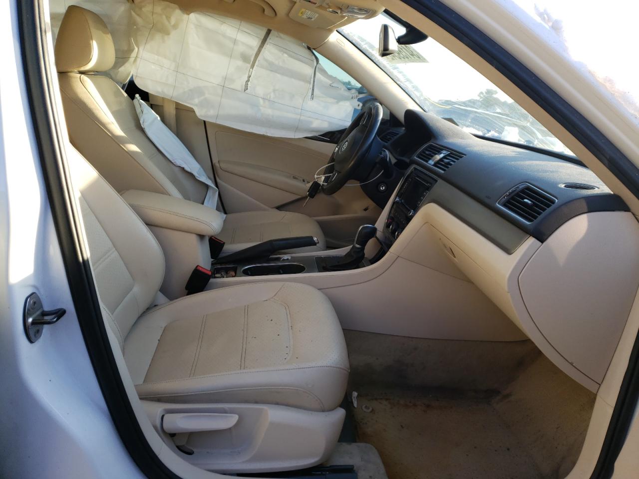 Photo 5 from auction – 2014 VOLKSWAGEN PASSAT SE with VIN 1VWBP7A38EC001440