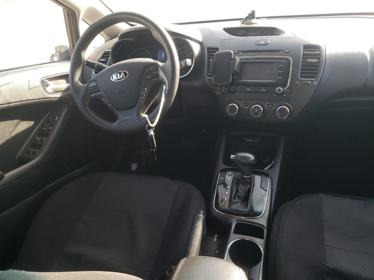 Photo 9 from auction – 2017 KIA FORTE LX with VIN 3KPFL4A78HE075598