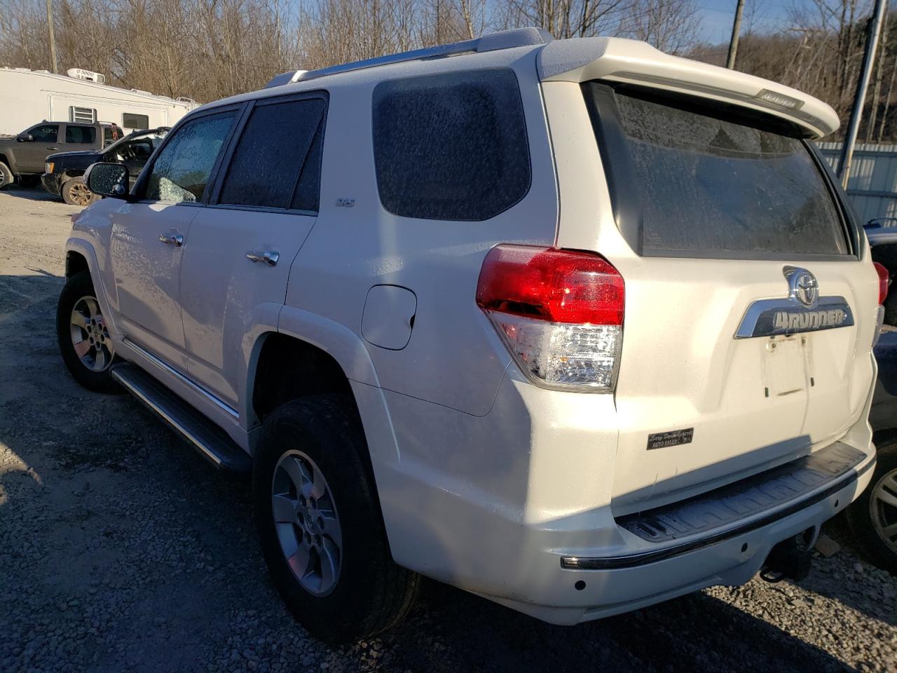 Photo 3 from auction – 2011 TOYOTA 4RUNNER SR with VIN JTEBU5JR1B5062144