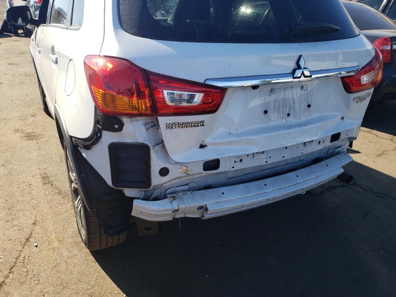 Photo 9 from auction – 2018 MITSUBISHI OUTLANDER with VIN JA4AP3AU6JZ001406