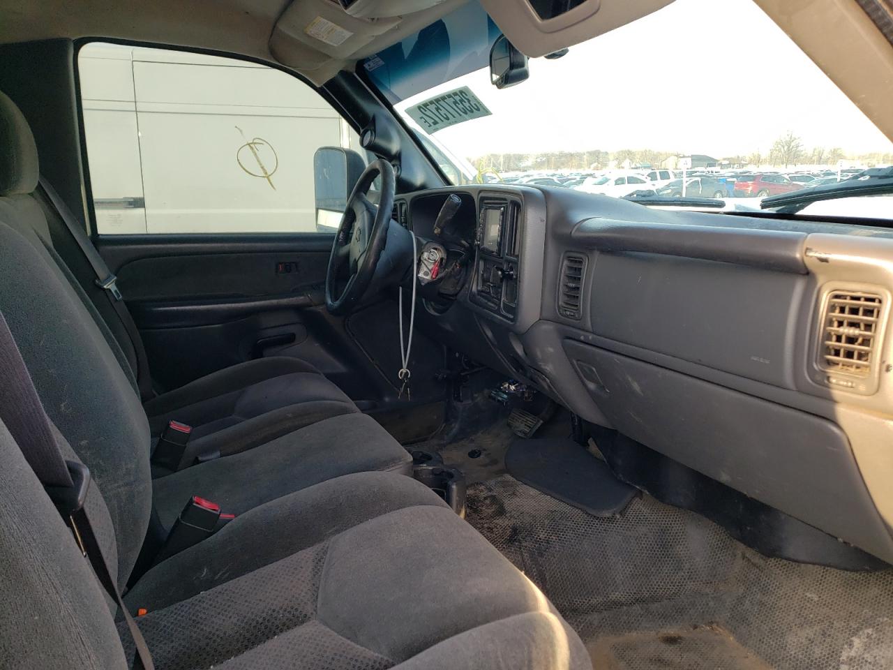 Photo 5 from auction – 2003 CHEVROLET SILVERADO with VIN 1GCJK34193E284769