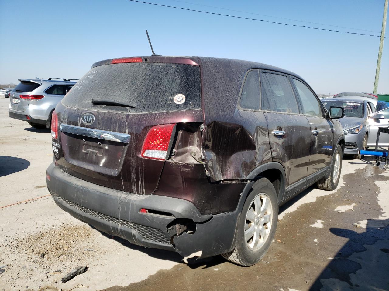 Photo 4 from auction – 2013 KIA SORENTO LX with VIN 5XYKT3A16DG329973