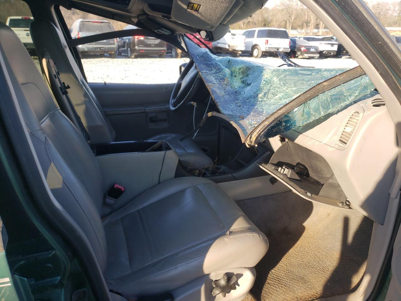 Photo 5 from auction – 2000 FORD EXPLORER X with VIN 1FMZU83P0YUB54095