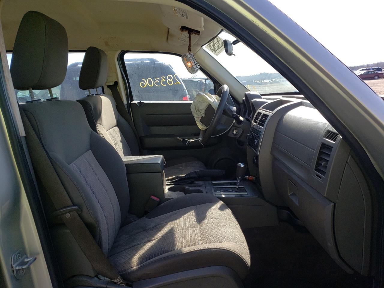 Photo 5 from auction – 2008 DODGE NITRO SXT with VIN 1D8GU28K48W272663