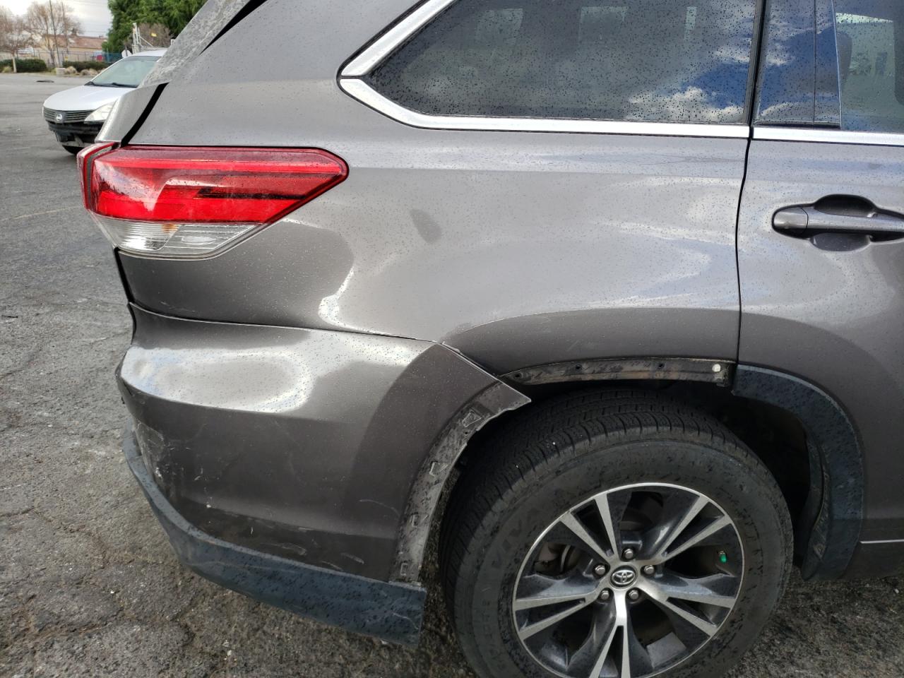 Photo 9 from auction – 2017 TOYOTA HIGHLANDER with VIN 5TDZARFH0HS029397