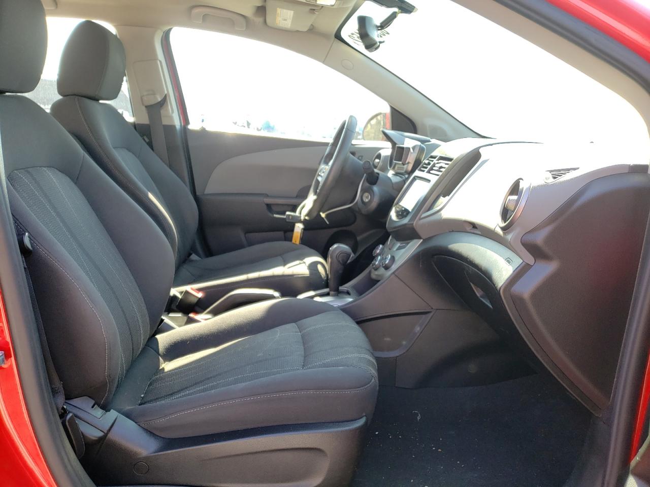 Photo 5 from auction – 2015 CHEVROLET SONIC LT with VIN 1G1JC5SH5F4185717