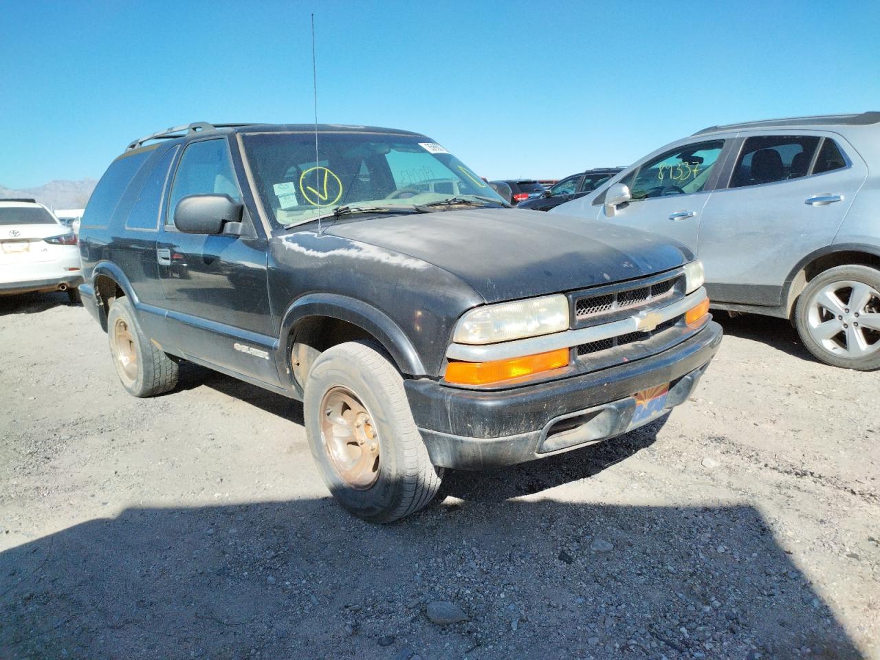 CHEVROLET BLAZER 2001 with VIN 1GNCS18W81K228749 - Photo from auction