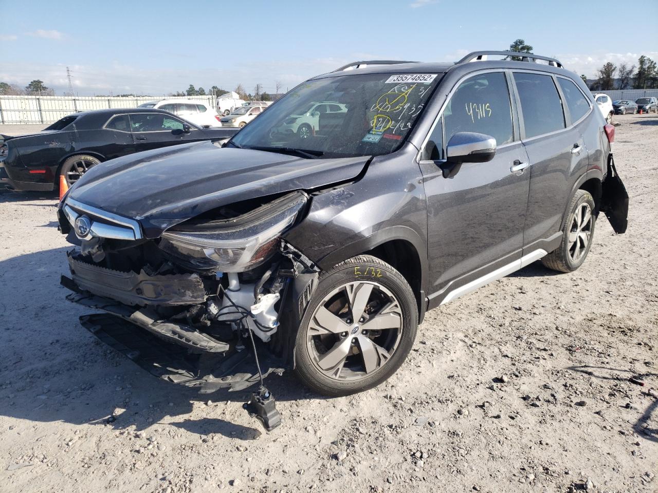 Photo 2 from auction – 2019 SUBARU FORESTER T with VIN JF2SKAWC1KH575935