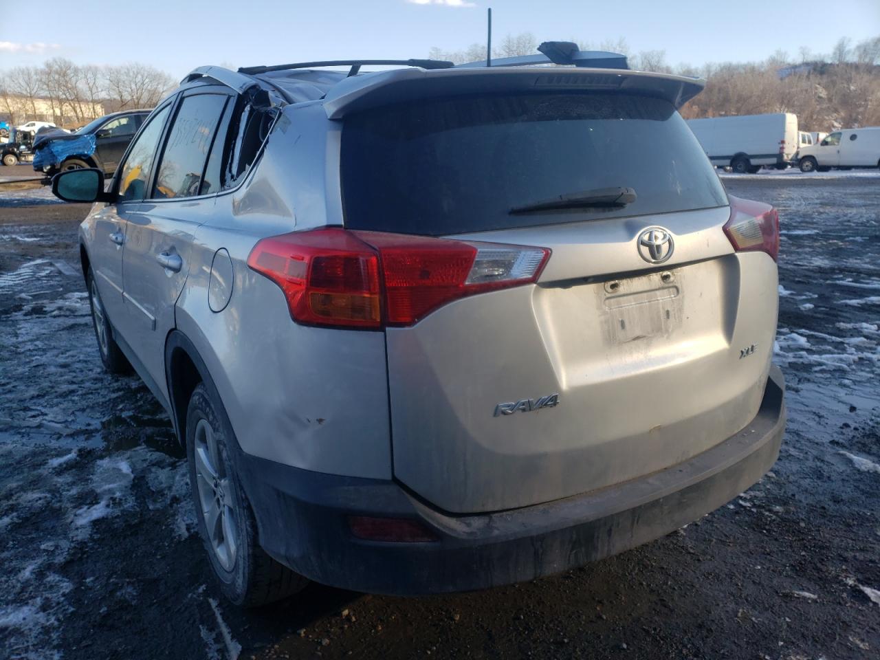 Photo 3 from auction – 2015 TOYOTA RAV4 XLE with VIN 2T3RFREV5FW263460