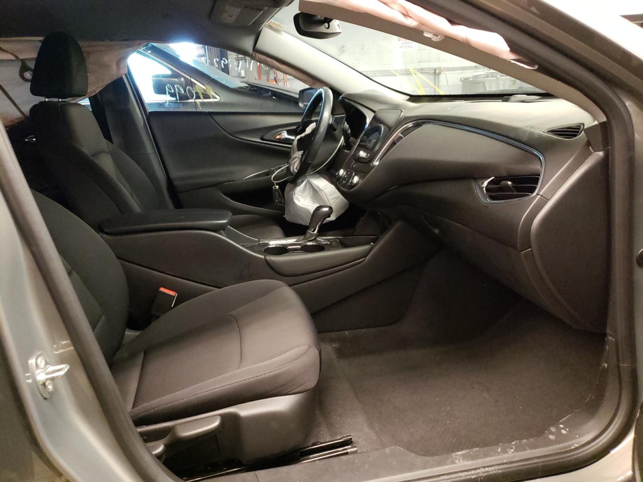 Photo 5 from auction – 2018 CHEVROLET MALIBU LT with VIN 1G1ZD5ST0JF211383