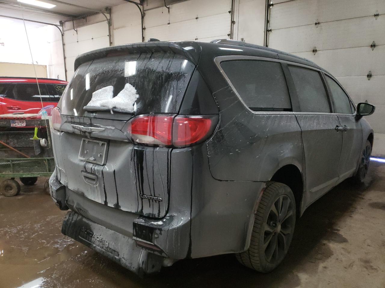 Photo 4 from auction – 2017 CHRYSLER PACIFICA L with VIN 2C4RC1GGXHR821888