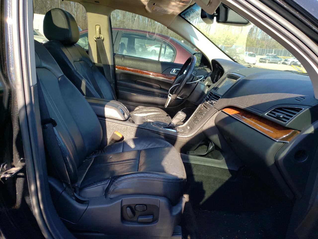 Photo 5 from auction – 2014 LINCOLN MKT with VIN 2LMHJ5AT9EBL55731