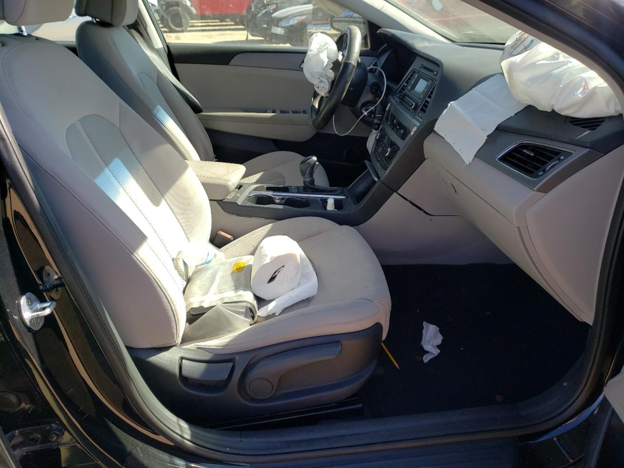 Photo 5 from auction – 2017 HYUNDAI SONATA SE with VIN 5NPE24AF4HH459475