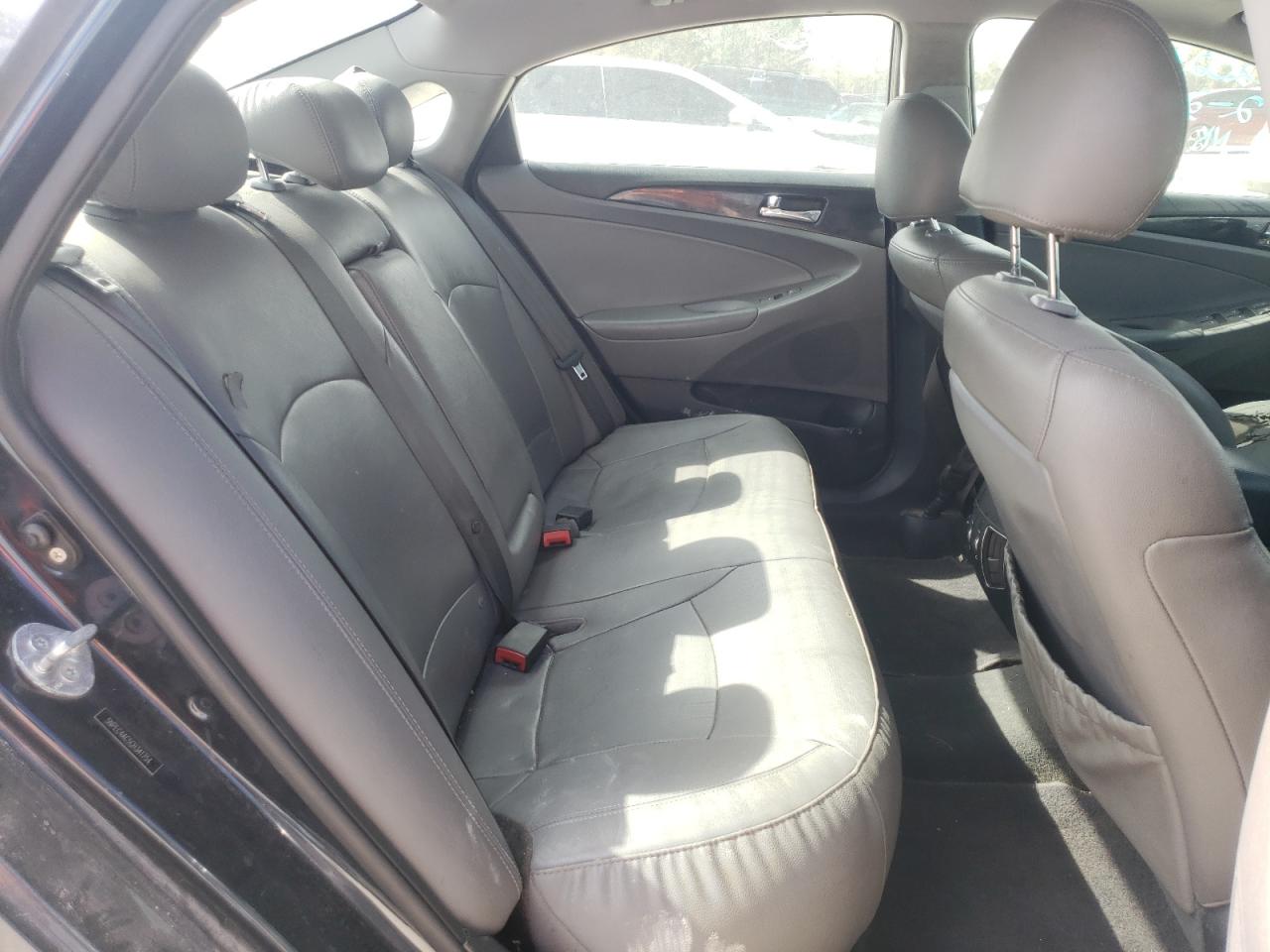 Photo 6 from auction – 2012 HYUNDAI SONATA SE with VIN 5NPEC4AC5CH341754