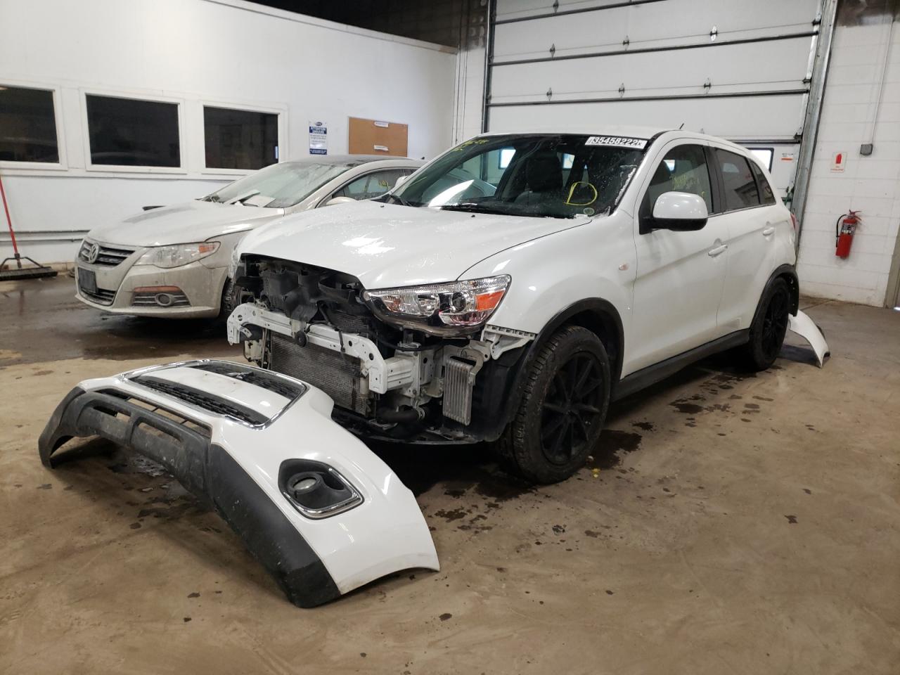 Photo 2 from auction – 2014 MITSUBISHI OUTLANDER with VIN 4A4AR4AU2EE022524