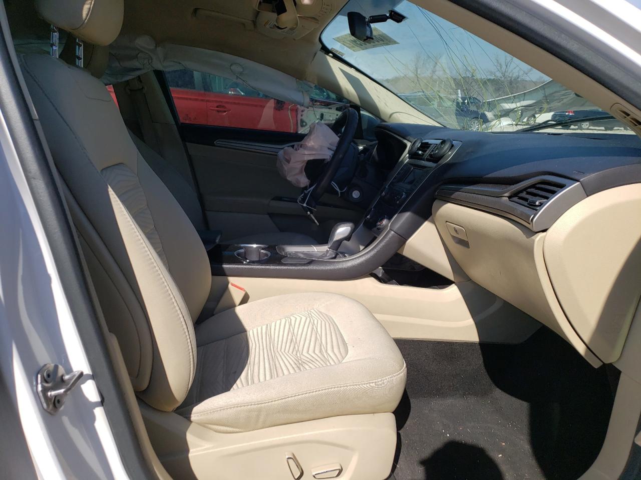 Photo 5 from auction – 2016 FORD FUSION SE with VIN 3FA6P0H70GR182550