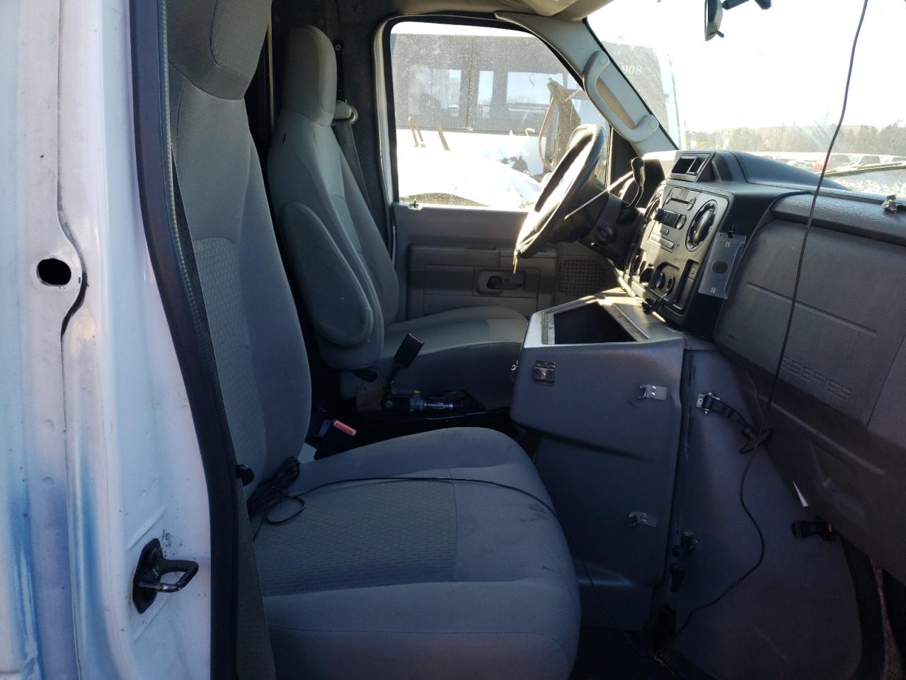 Photo 5 from auction – 2014 FORD ECONOLINE with VIN 1FDWE3FS6EDA82172