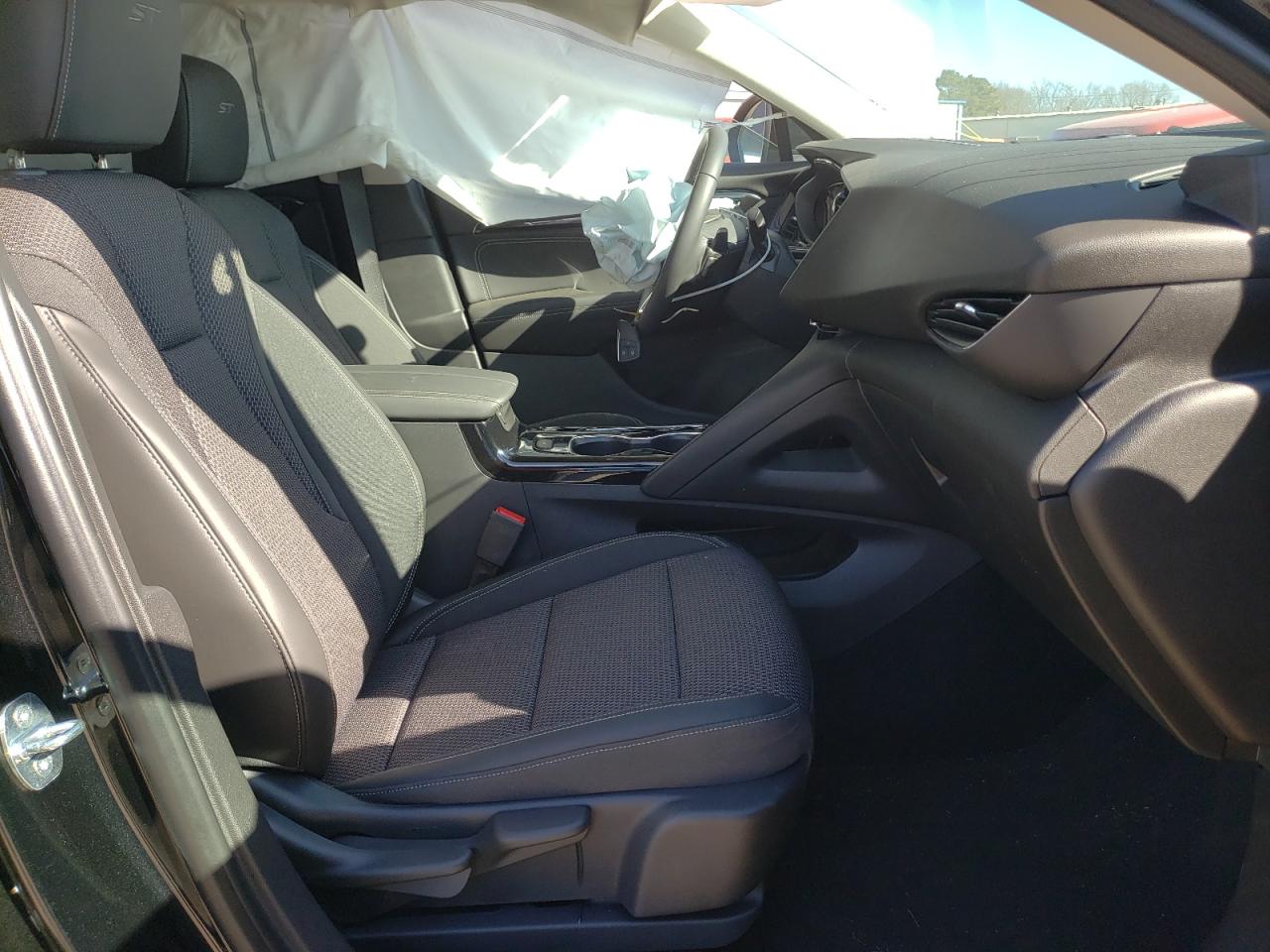 Photo 5 from auction – 2022 BUICK ENVISION P with VIN LRBAZLR49ND022126
