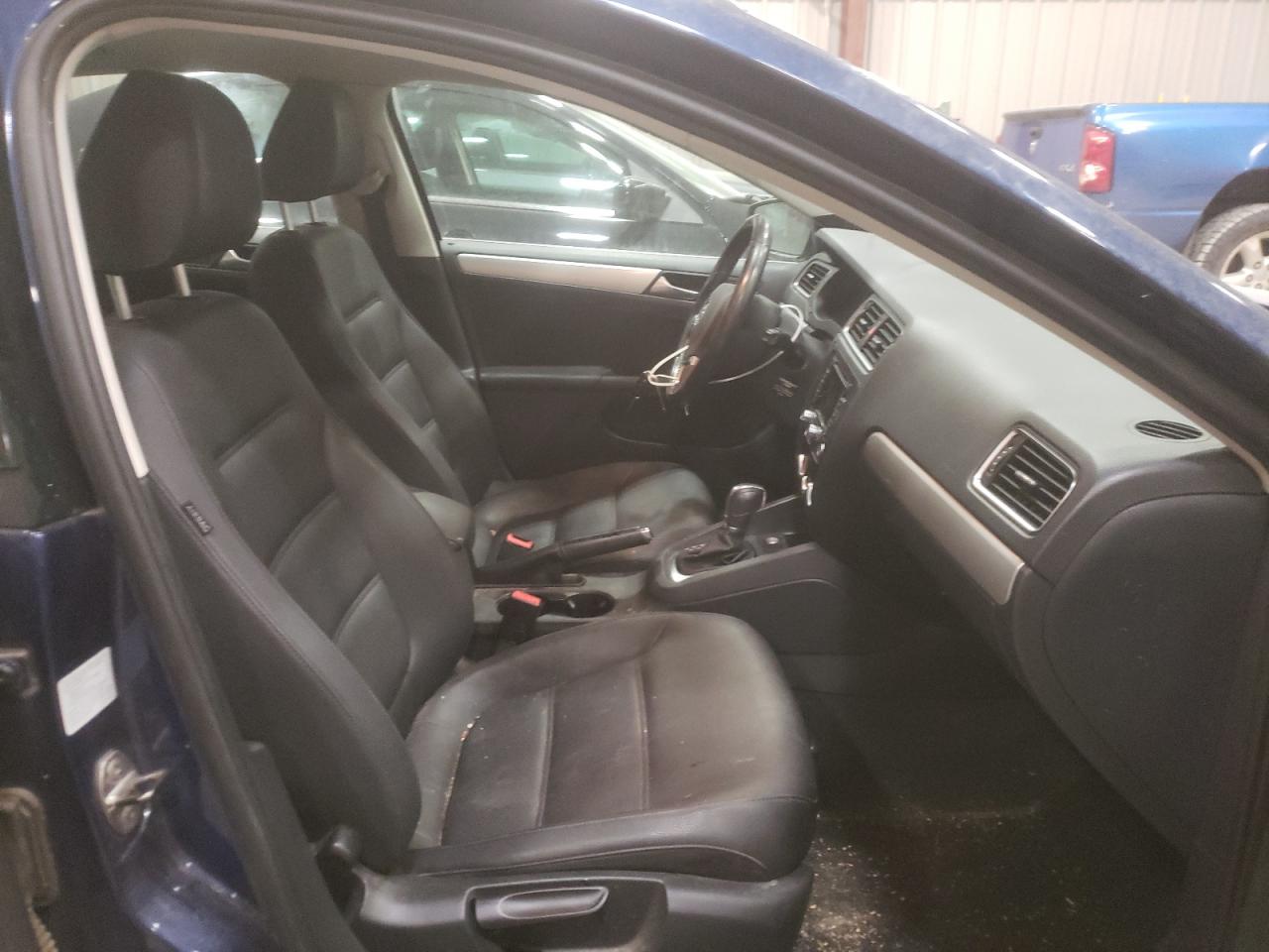 Photo 5 from auction – 2012 VOLKSWAGEN JETTA SEL with VIN 3VWLP7AJ4CM410355