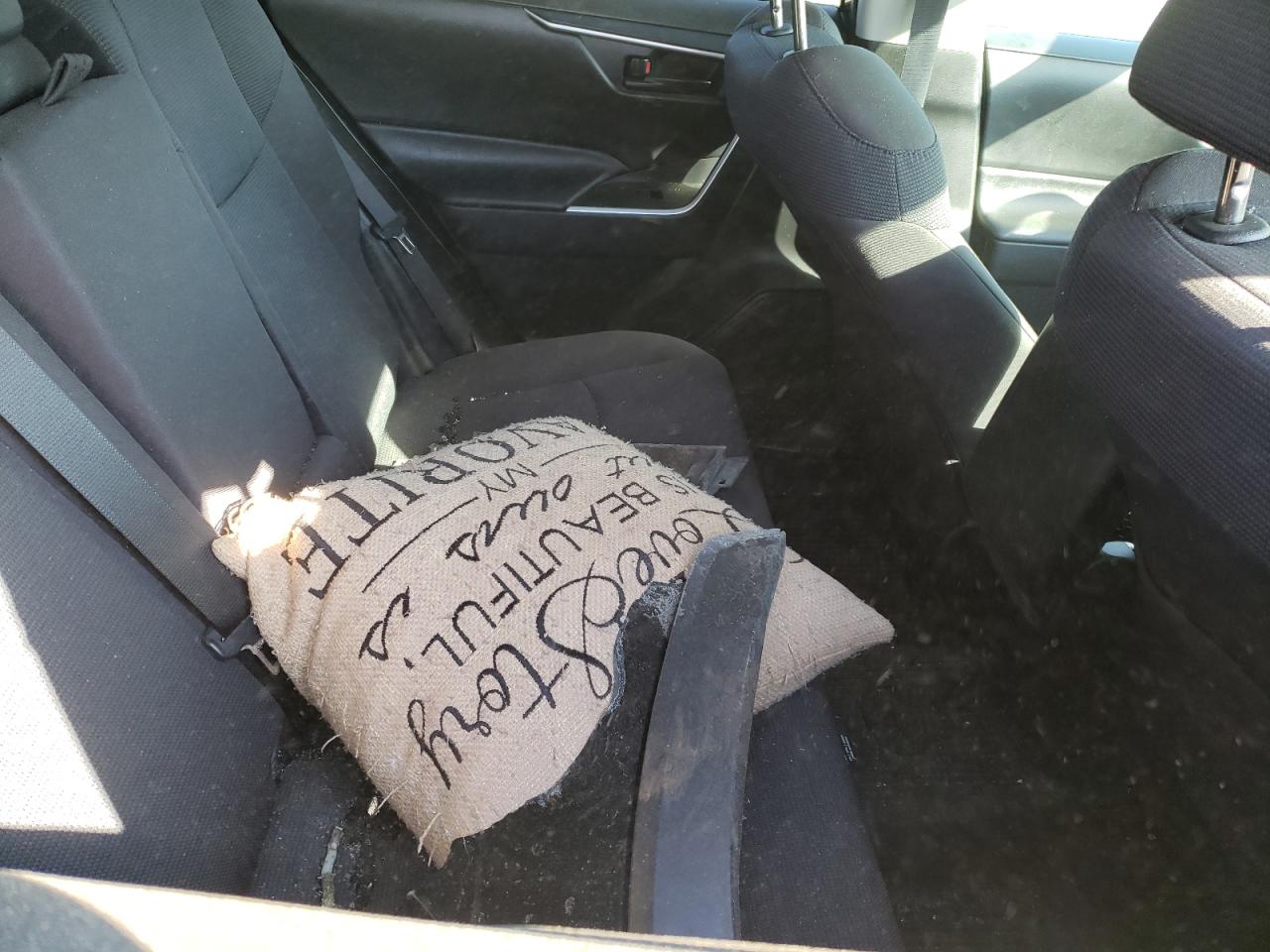 Photo 6 from auction – 2020 TOYOTA RAV4 LE with VIN 2T3F1RFV7LW121395