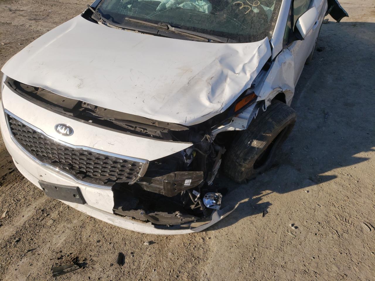Photo 9 from auction – 2018 KIA FORTE LX with VIN 3KPFK4A75JE242007
