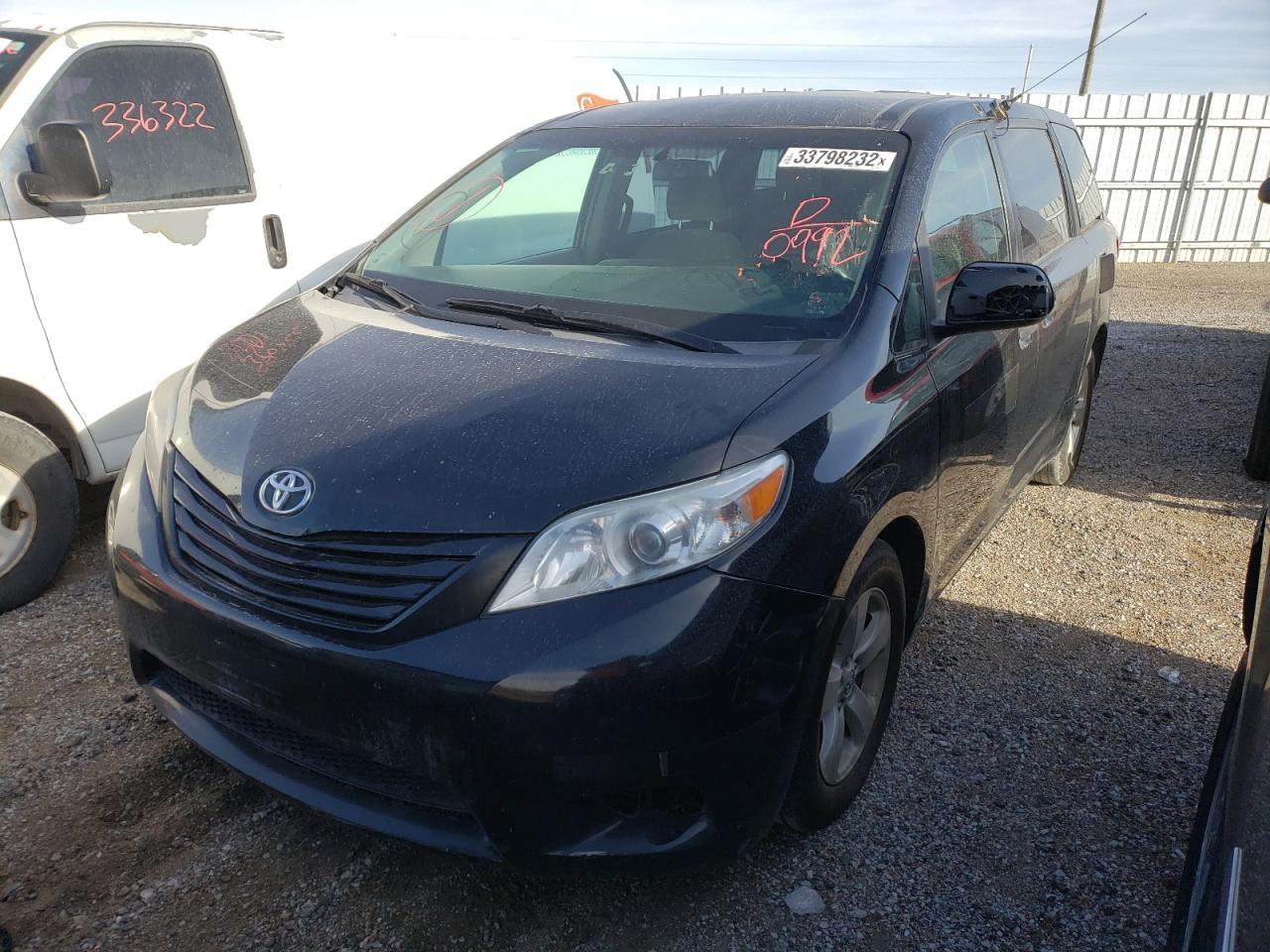 Photo 2 from auction – 2017 TOYOTA SIENNA with VIN 5TDZZ3DC3HS780992