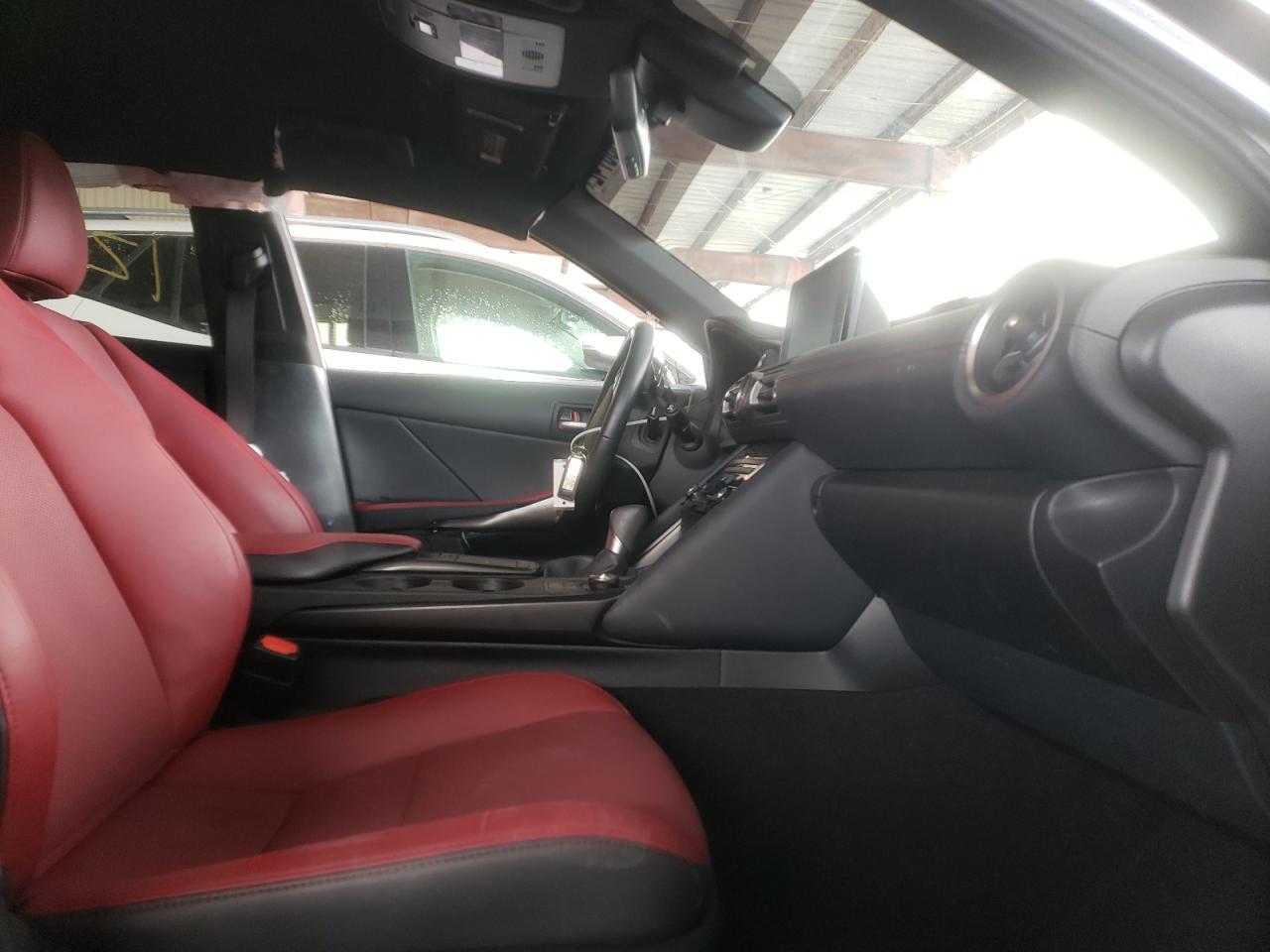 صورة رقم 5 من المزاد - 2021 LEXUS IS 300 مع VIN JTHAA1D27M5110795