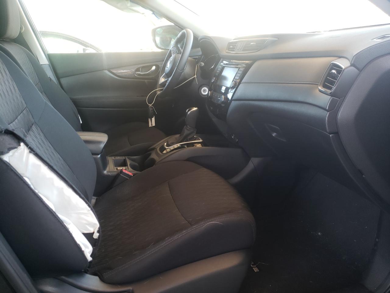 Photo 5 from auction – 2019 NISSAN ROGUE S with VIN 5N1AT2MTXKC845706