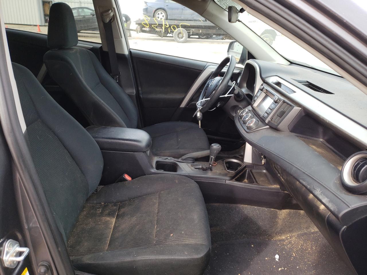 Photo 5 from auction – 2017 TOYOTA RAV4 LE with VIN 2T3BFREV6HW618236