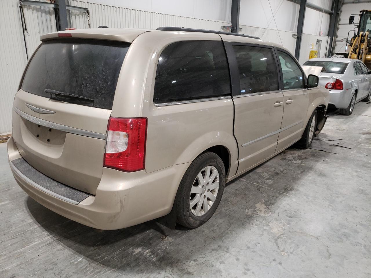 Photo 4 from auction – 2014 CHRYSLER TOWN & COU with VIN 2C4RC1BG3ER306945