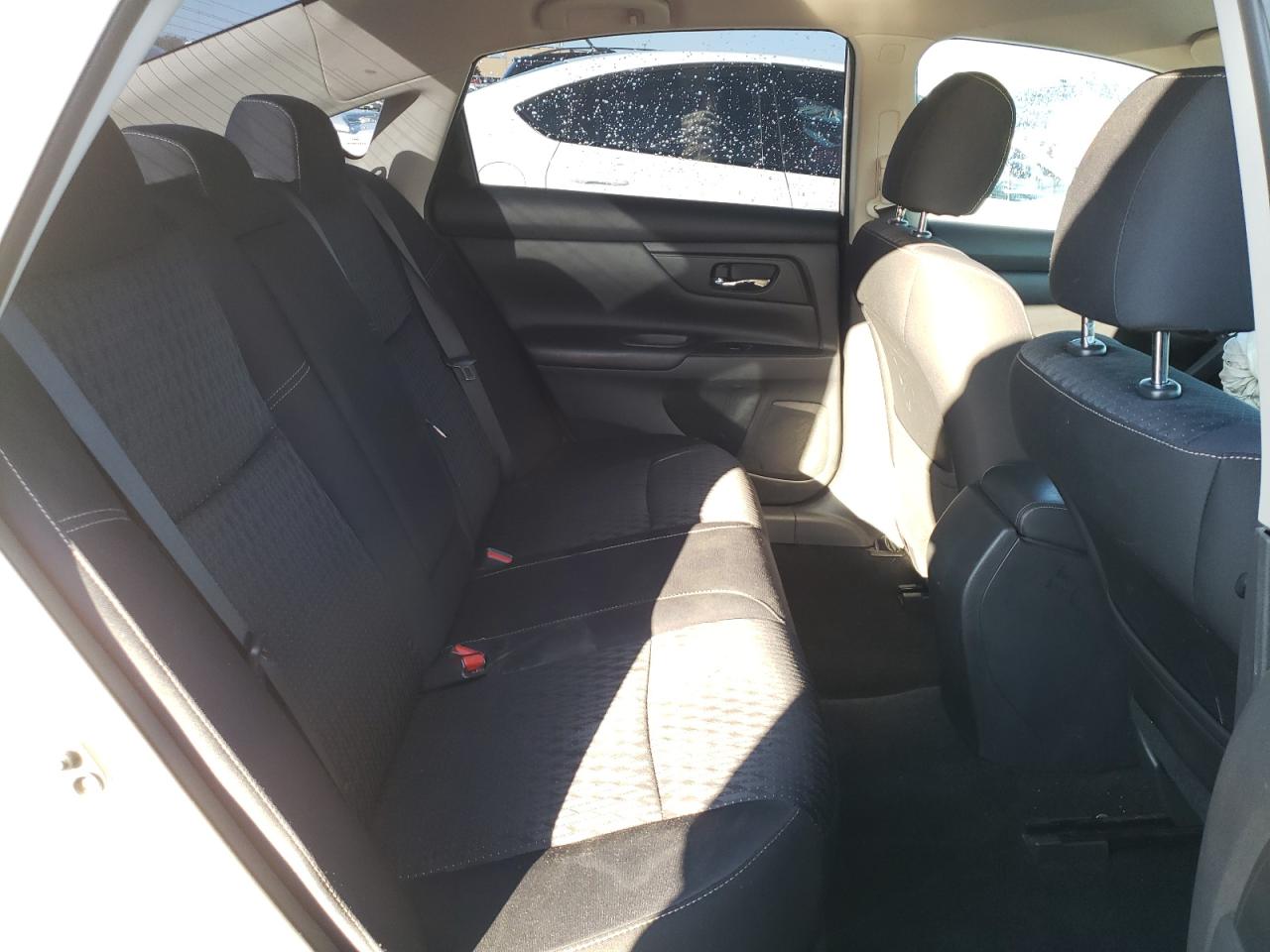 Photo 6 from auction – 2016 NISSAN ALTIMA 2.5 with VIN 1N4AL3AP4GN374123