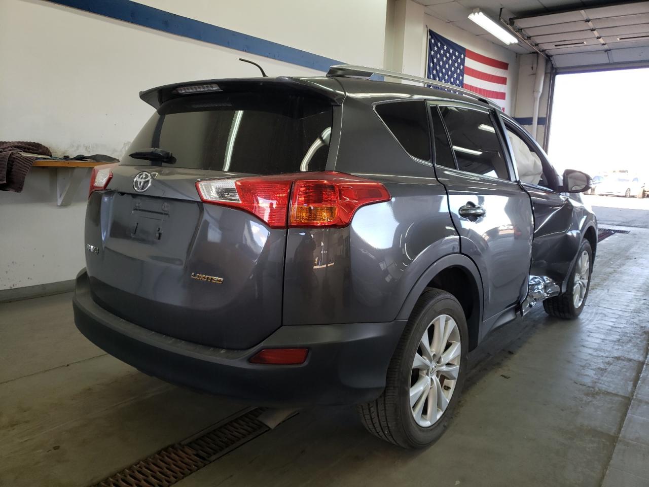 Photo 4 from auction – 2013 TOYOTA RAV4 LIMIT with VIN 2T3DFREV4DW068716