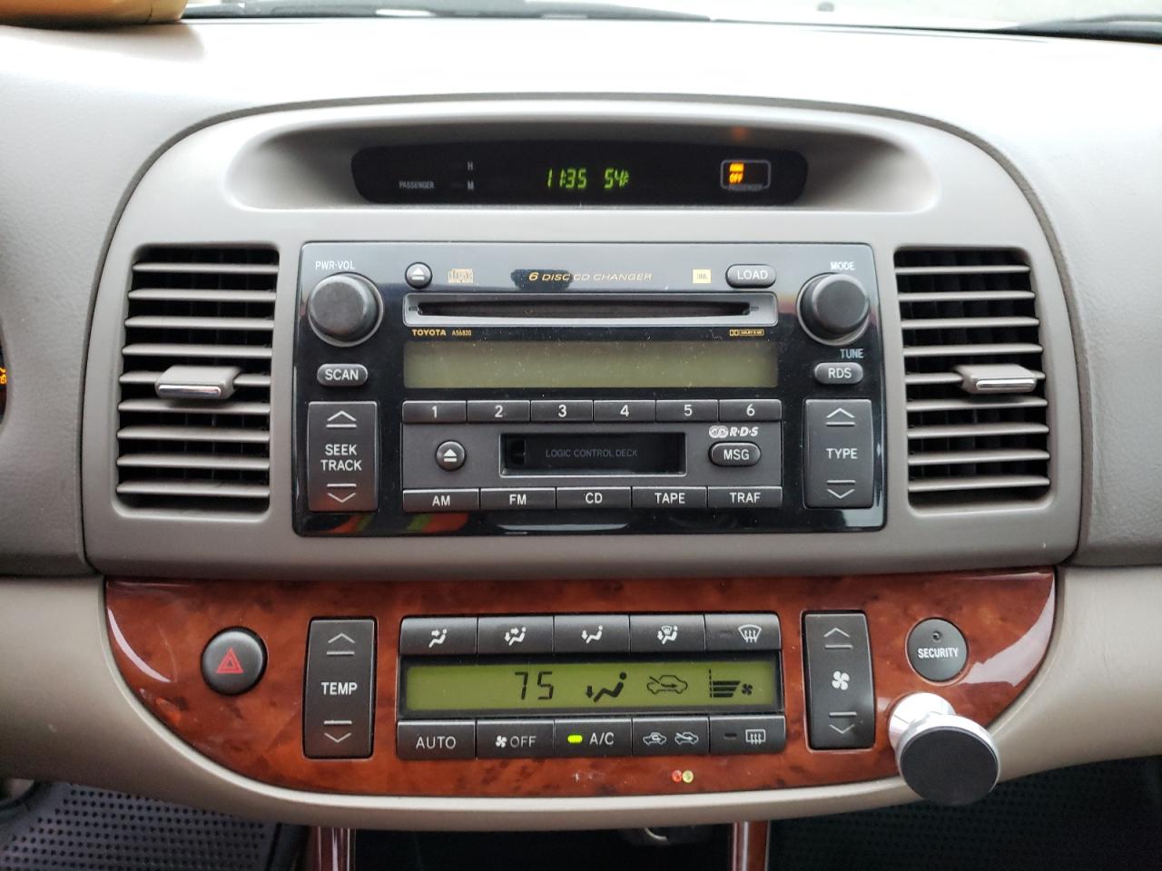 Photo 9 from auction – 2004 TOYOTA CAMRY LE with VIN 4T1BE32K34U853948