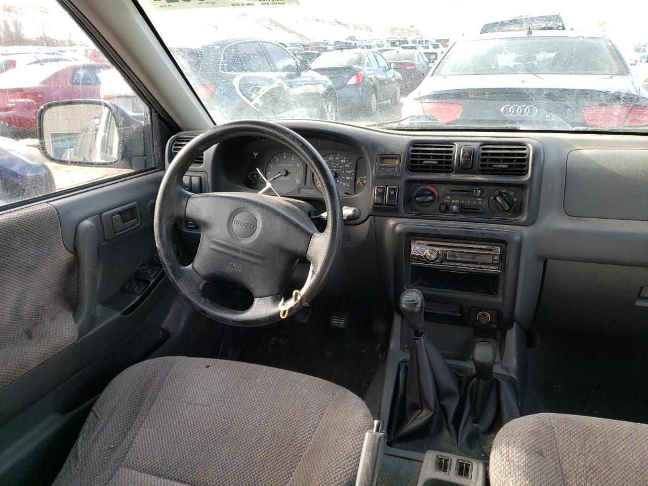 Photo 9 from auction – 1999 ISUZU RODEO S with VIN 4S2CM58W8X4322609